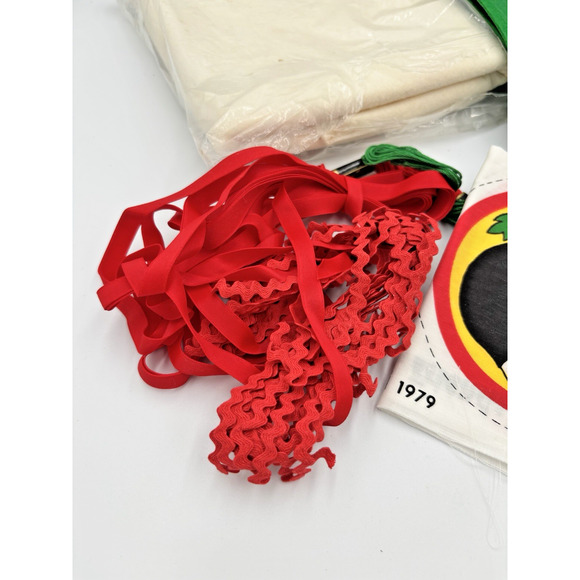 Berrini Cat Christmas Tree Skirt Kit Applique Sew 60" Dia 8 Fat Cats 1979 Unused - Picture 4 of 7